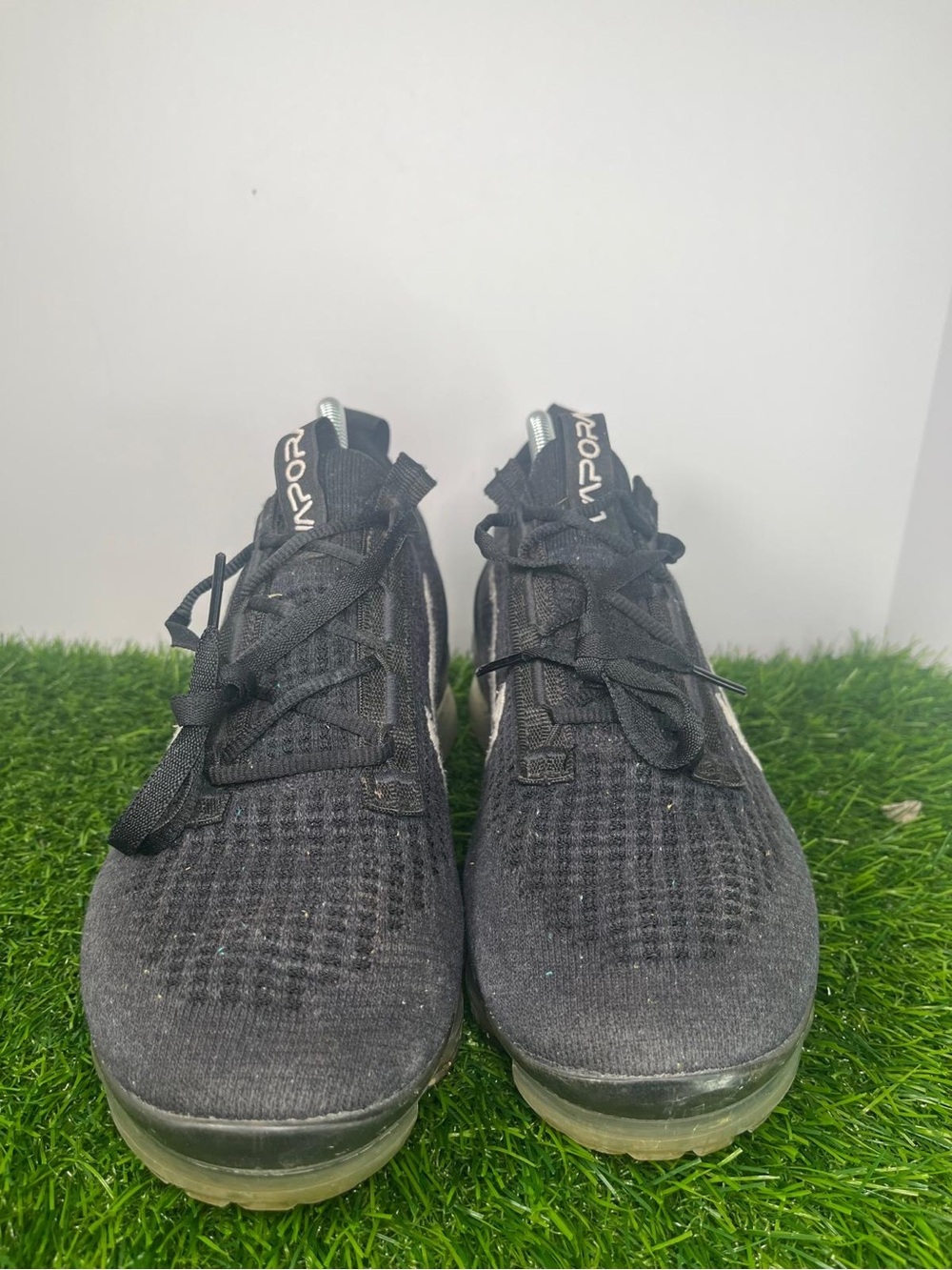 Nike Air VaporMax Flyknit Women’s Size 10 Black White Running Shoes Sneakers - Picture 2 of 8